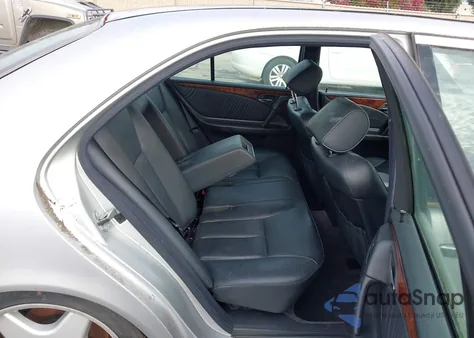 1998 Mercedes-Benz E 430 из США, поврежденный, VIN WDBJF70F2WA694711